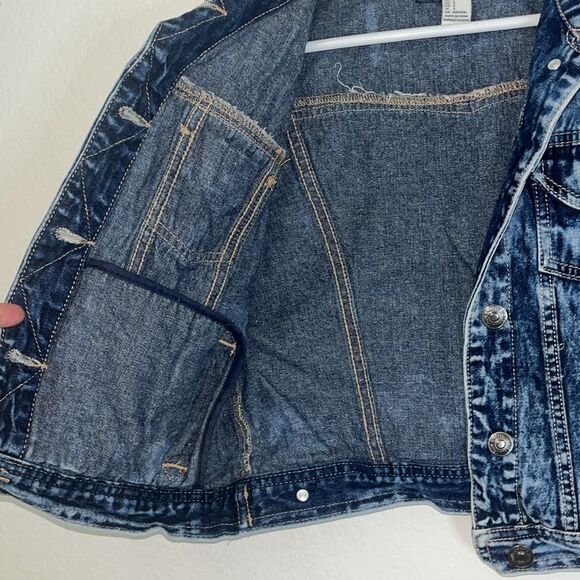Forever 21 Acid Wash Studded Cropped Denim Vest Sz Small - Picture 9 of 12
